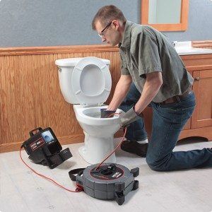 12 techniques utiles pour un débouchage toilettes bouchées 